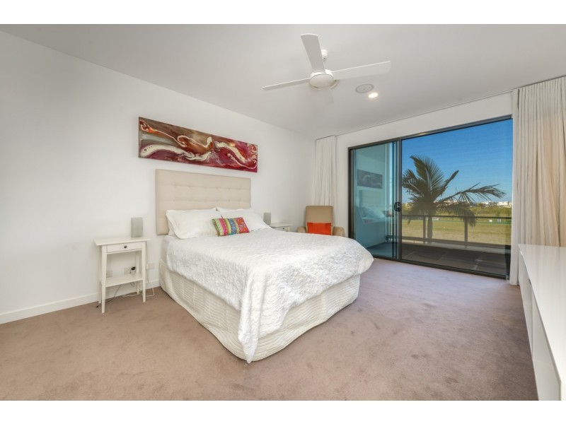 16 River Vista Way, Paradise Point QLD 4216