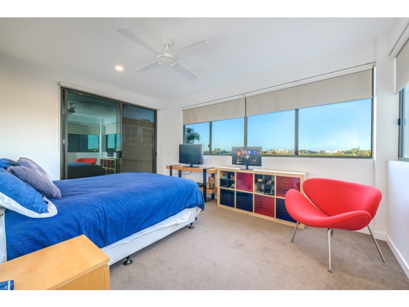 16 River Vista Way, Paradise Point QLD 4216