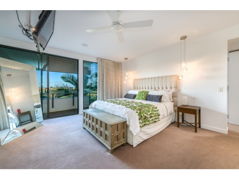 16 River Vista Way, Paradise Point QLD 4216