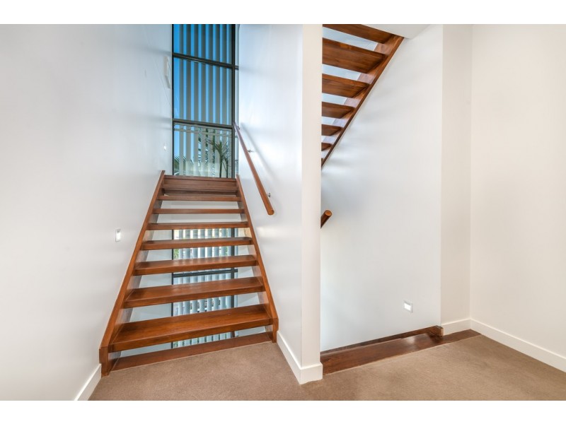 16 River Vista Way, Paradise Point QLD 4216