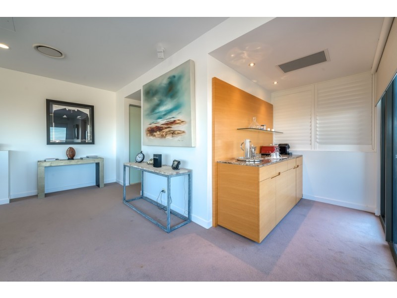 16 River Vista Way, Paradise Point QLD 4216