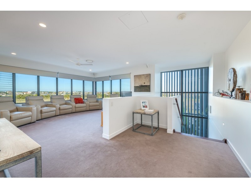 16 River Vista Way, Paradise Point QLD 4216