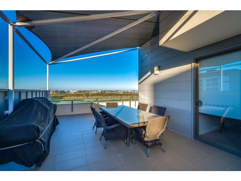 16 River Vista Way, Paradise Point QLD 4216