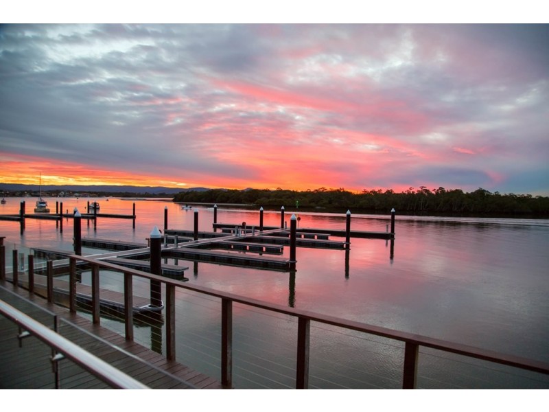 16 River Vista Way, Paradise Point QLD 4216