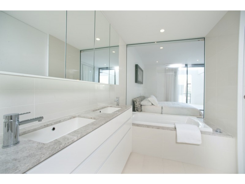 1402/1 Sunset Avenue, Paradise Point QLD 4216