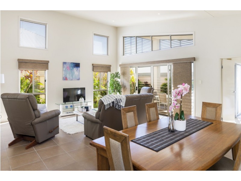 106/1 Halcyon Way, Hope Island QLD 4212