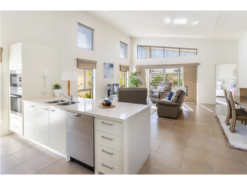 106/1 Halcyon Way, Hope Island QLD 4212