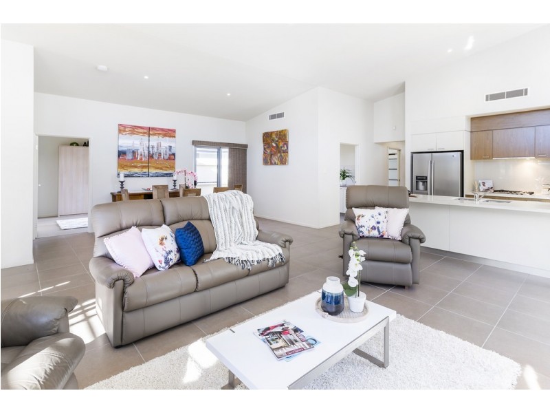 106/1 Halcyon Way, Hope Island QLD 4212