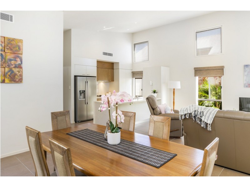 106/1 Halcyon Way, Hope Island QLD 4212