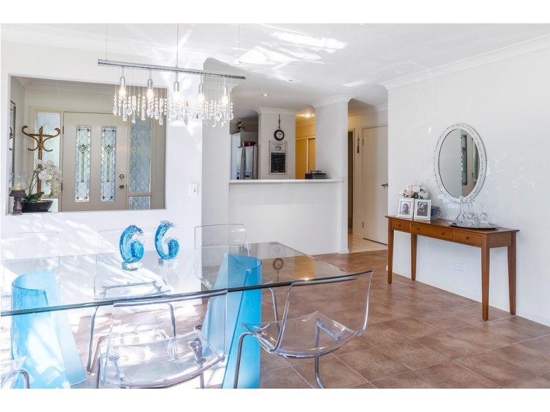 19 Santa Barbara Road, Hope Island QLD 4212