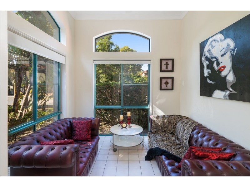 19 Santa Barbara Road, Hope Island QLD 4212