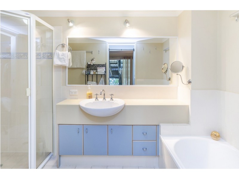 19 Santa Barbara Road, Hope Island QLD 4212