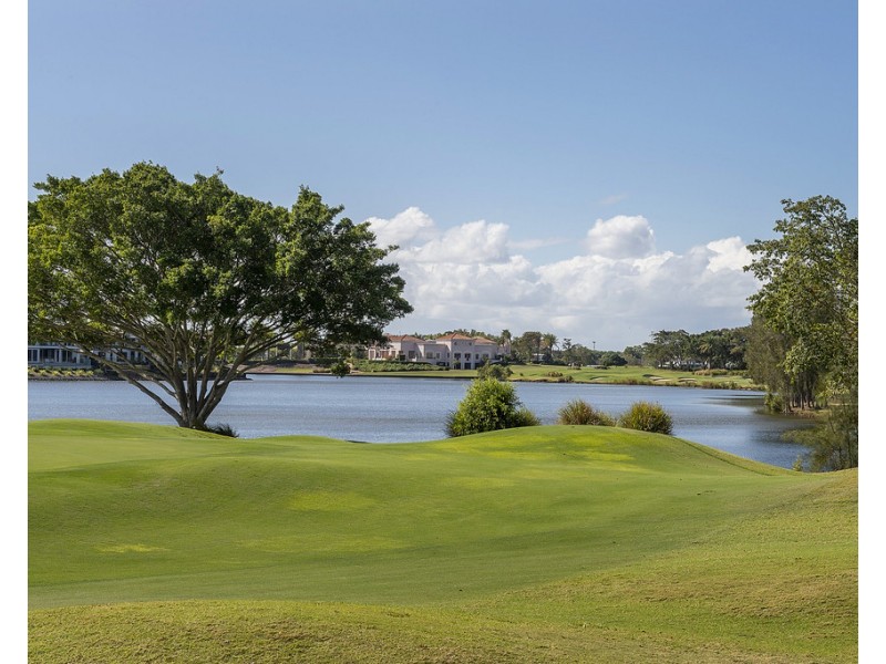 8334 Magnolia Drive East, Hope Island QLD 4212