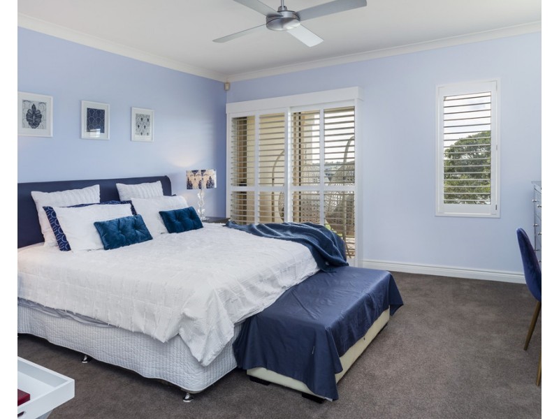 8334 Magnolia Drive East, Hope Island QLD 4212