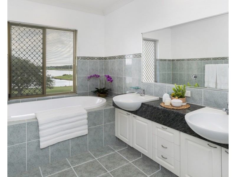 8334 Magnolia Drive East, Hope Island QLD 4212