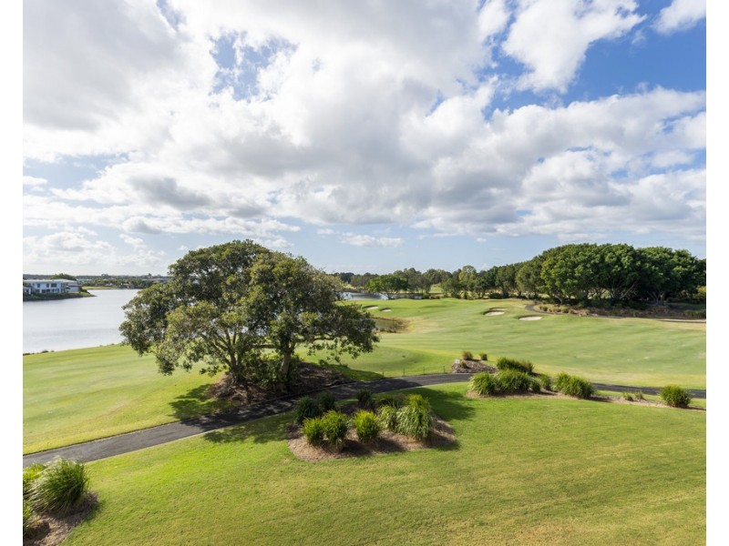 8334 Magnolia Drive East, Hope Island QLD 4212