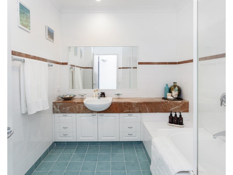 8334 Magnolia Drive East, Hope Island QLD 4212