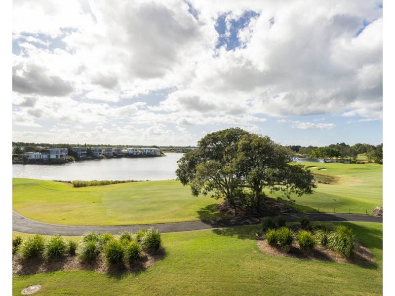 8334 Magnolia Drive East, Hope Island QLD 4212