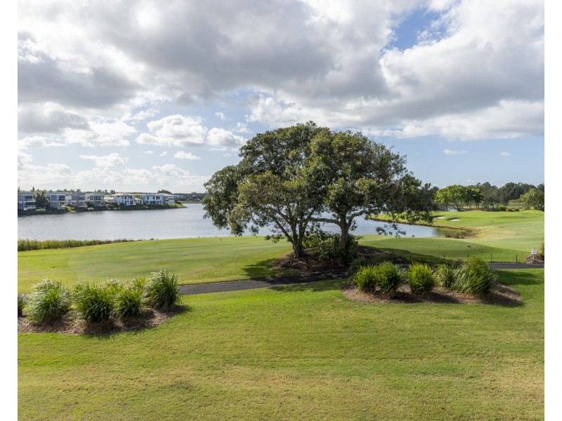 8334 Magnolia Drive East, Hope Island QLD 4212