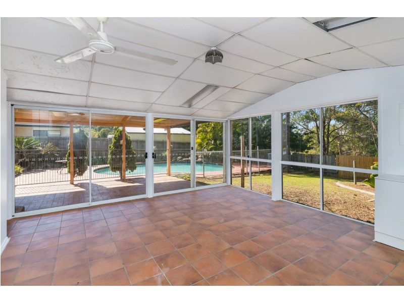 20 Renfrew Street, Hillcrest QLD 4118