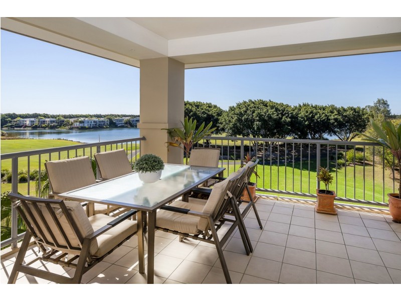 8438 Magnolia Drive East, Hope Island QLD 4212