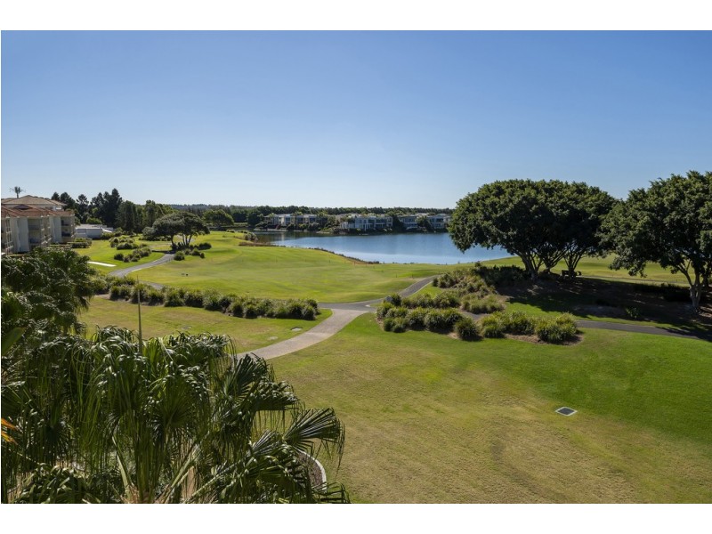 8438 Magnolia Drive East, Hope Island QLD 4212