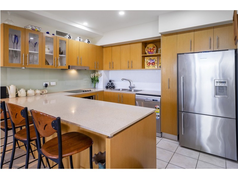 8438 Magnolia Drive East, Hope Island QLD 4212