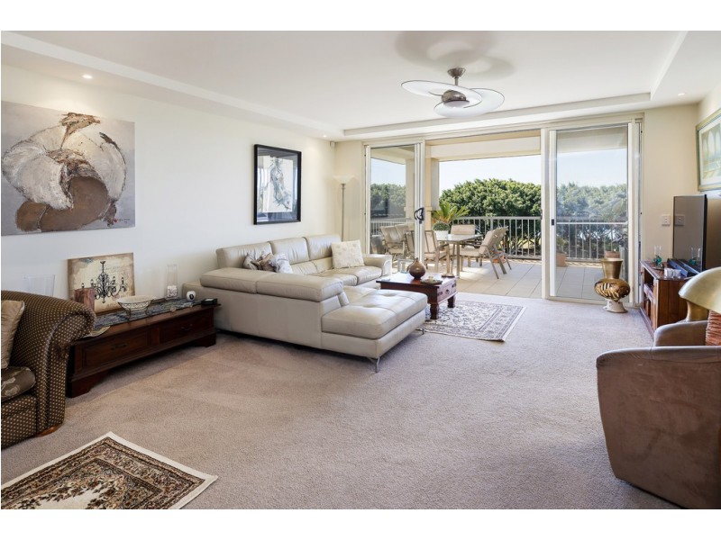 8438 Magnolia Drive East, Hope Island QLD 4212