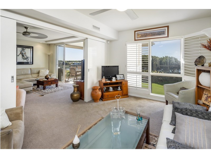 8438 Magnolia Drive East, Hope Island QLD 4212