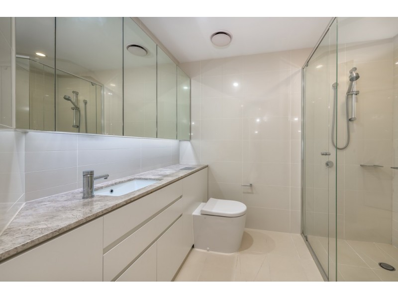 2204/1 Marina Promenade, Paradise Point QLD 4216