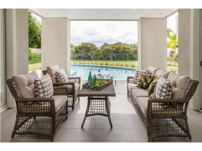 2340 Cressbrook Drive, Hope Island QLD 4212