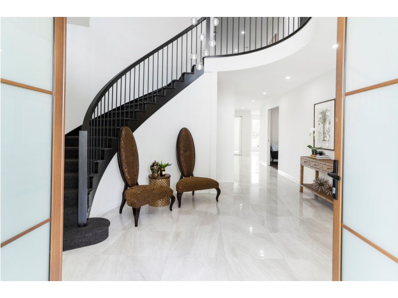 2340 Cressbrook Drive, Hope Island QLD 4212