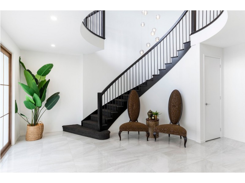 2340 Cressbrook Drive, Hope Island QLD 4212