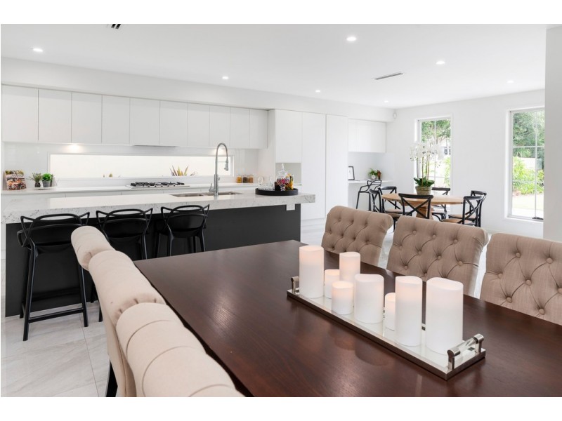 2340 Cressbrook Drive, Hope Island QLD 4212