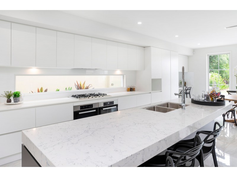 2340 Cressbrook Drive, Hope Island QLD 4212