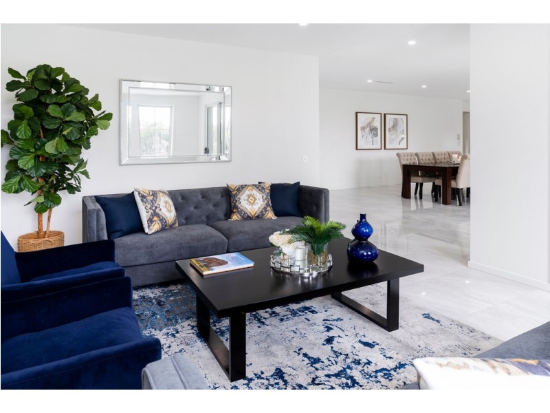 2340 Cressbrook Drive, Hope Island QLD 4212