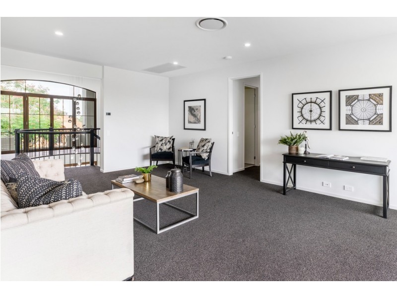 2340 Cressbrook Drive, Hope Island QLD 4212