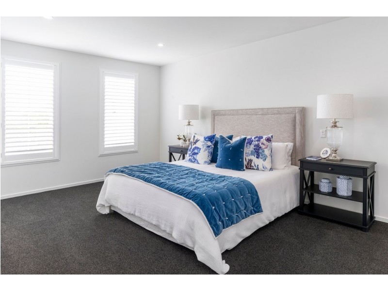 2340 Cressbrook Drive, Hope Island QLD 4212