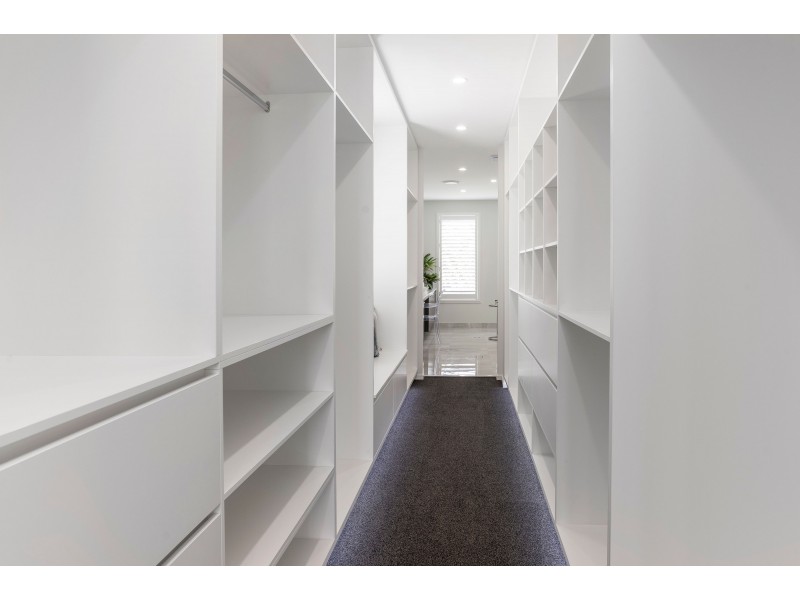 2340 Cressbrook Drive, Hope Island QLD 4212