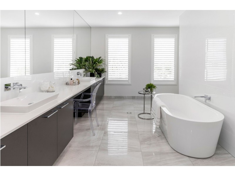 2340 Cressbrook Drive, Hope Island QLD 4212