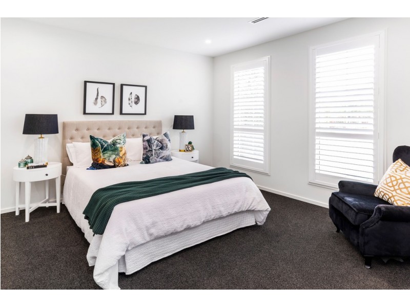 2340 Cressbrook Drive, Hope Island QLD 4212