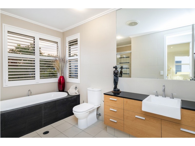 6056 Garda Avenue, Hope Island QLD 4212