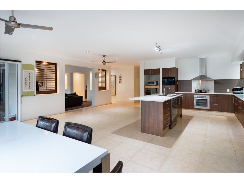 10 Huxley Court, Pacific Pines QLD 4211