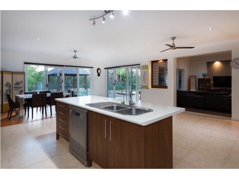 10 Huxley Court, Pacific Pines QLD 4211