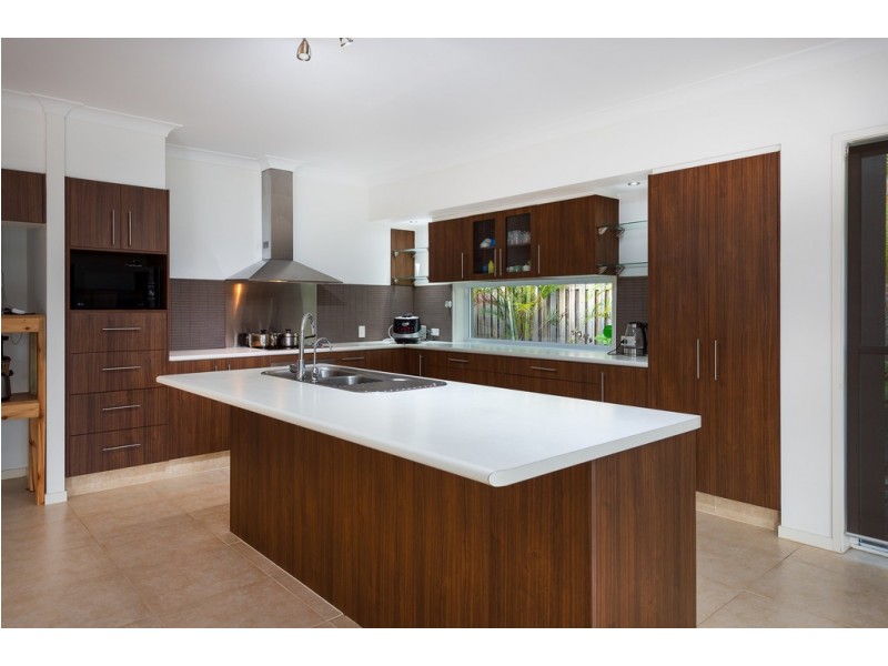 10 Huxley Court, Pacific Pines QLD 4211