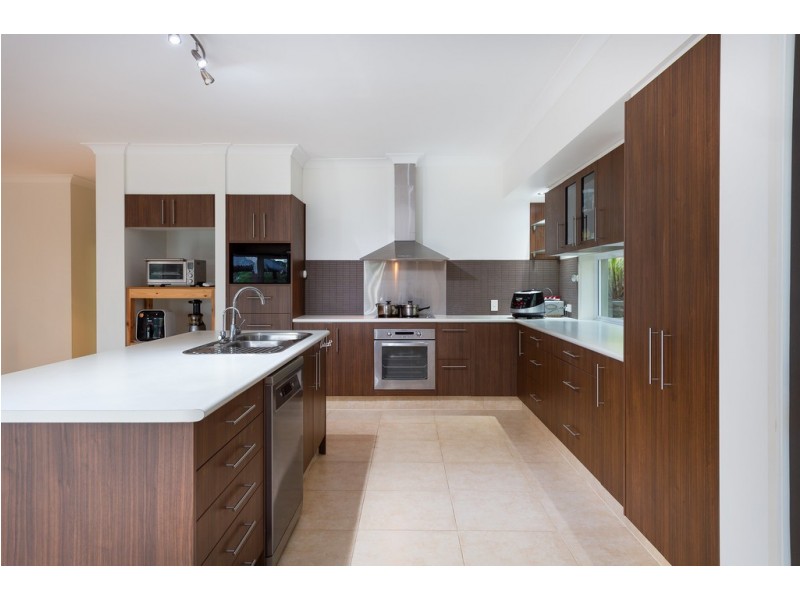 10 Huxley Court, Pacific Pines QLD 4211