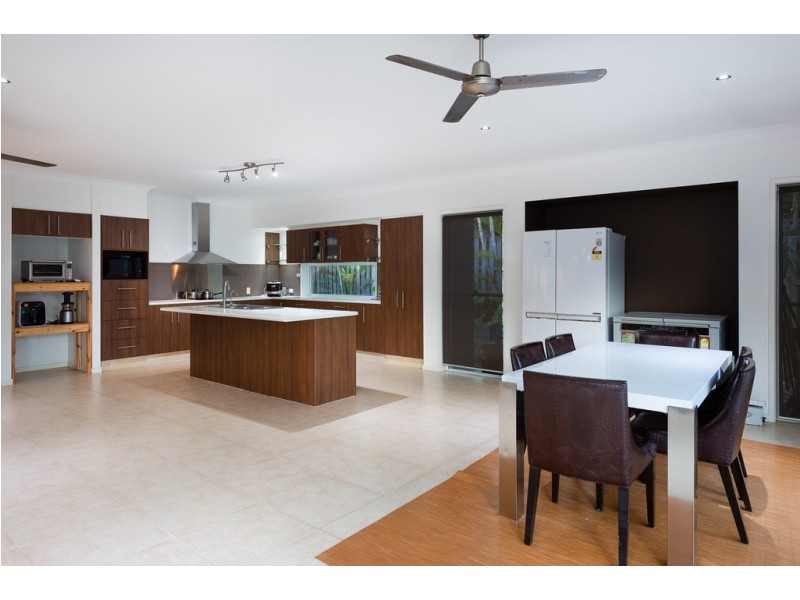 10 Huxley Court, Pacific Pines QLD 4211