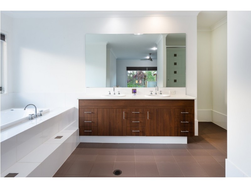 10 Huxley Court, Pacific Pines QLD 4211