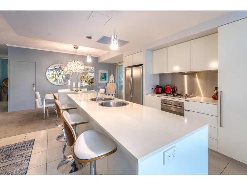 1718/1 Rialto Quay Drive, Hope Island QLD 4212