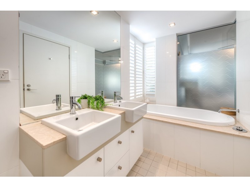 1718/1 Rialto Quay Drive, Hope Island QLD 4212